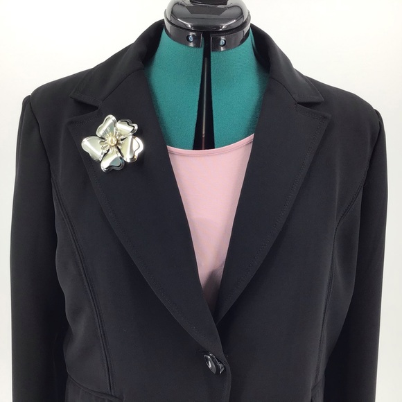 Vintage Flower Brooch and Clip-On Earring Set - Picture 5 of 16